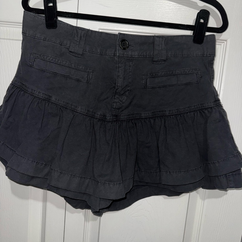 2 for $15! American Eagle Outfitters Dark Gray Ruffle Skort 4Long